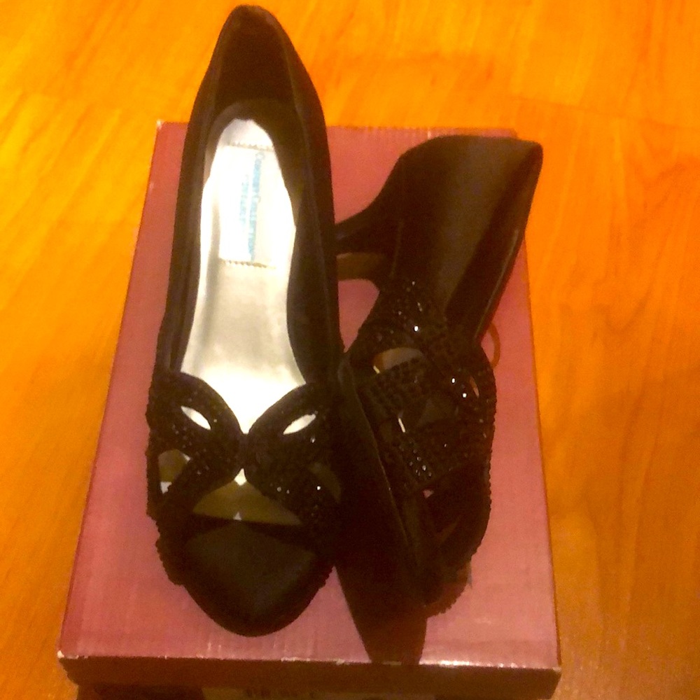 Satin black Tracy size 6.5B dress shoes